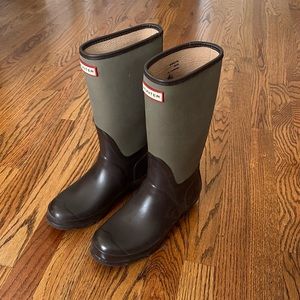Hunter rain boots good condition. Women’s 7/ men’s 6.